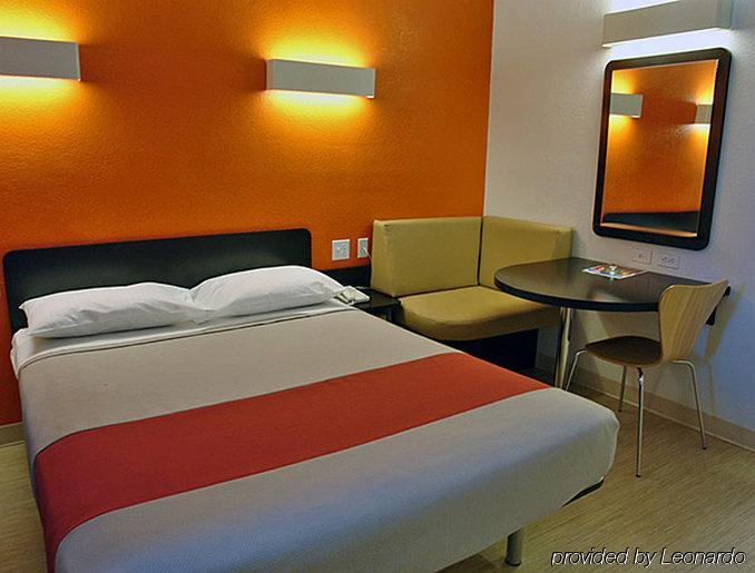 6-canton, Tx Hotel